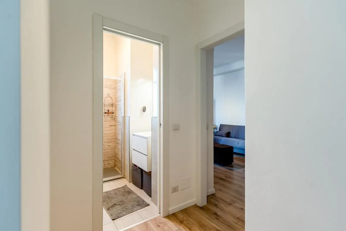 Spacious And Bright Apartment In Porta Vittoria Milan Italy