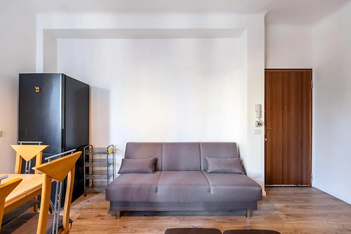 Spacious And Bright Apartment In Porta Vittoria 밀라노 이탈리아