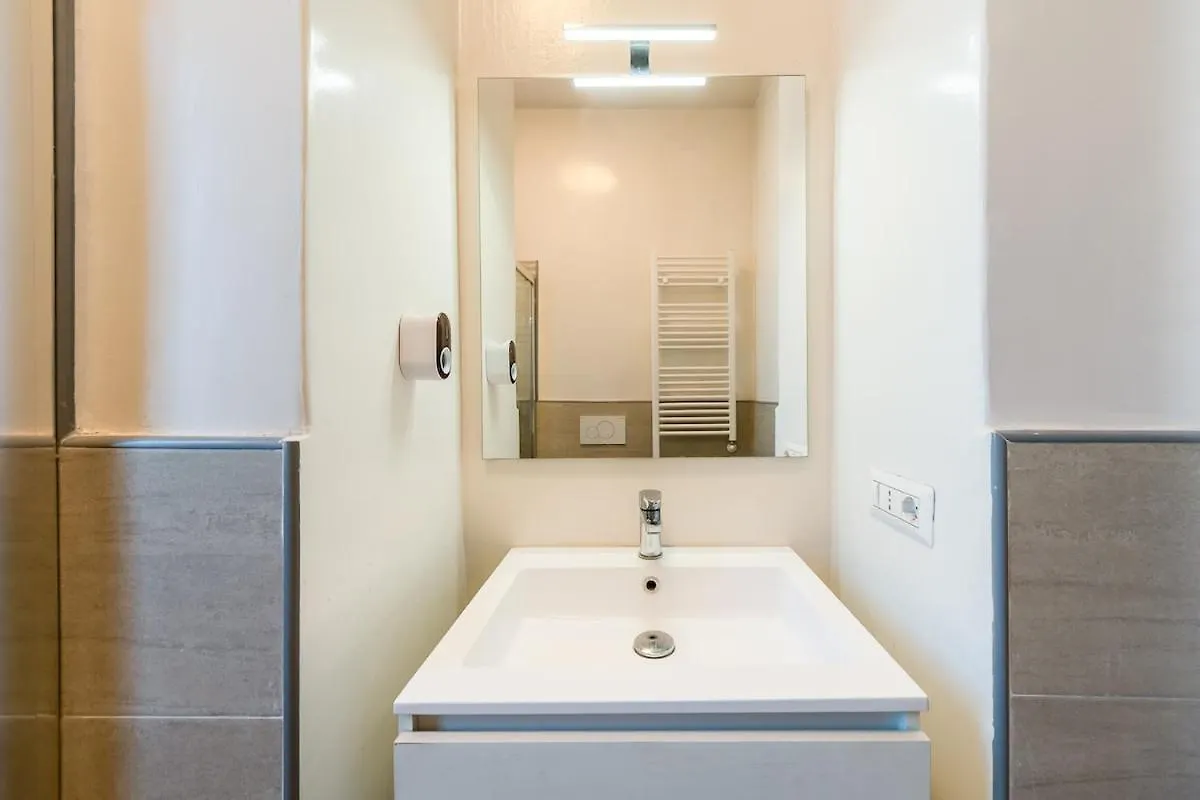 Spacious And Bright Apartment In Porta Vittoria 밀라노 이탈리아