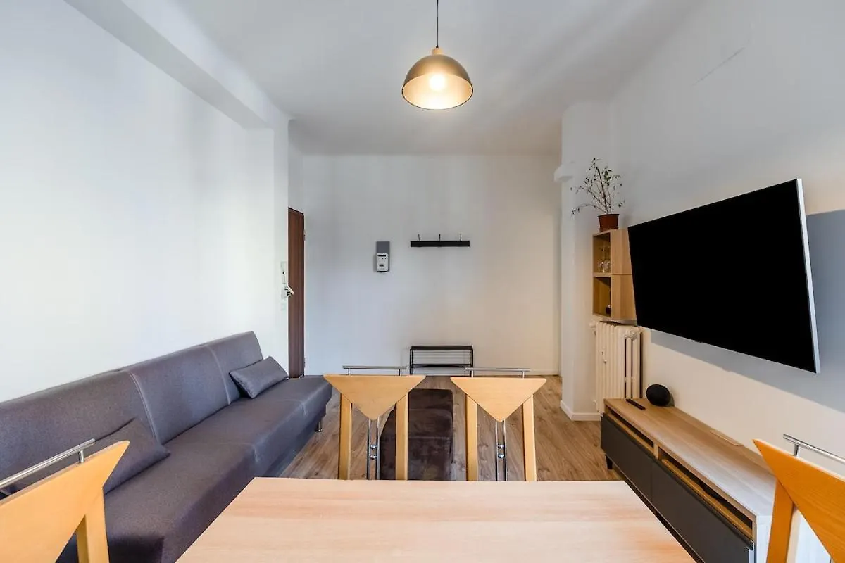 Spacious And Bright Apartment In Porta Vittoria 밀라노