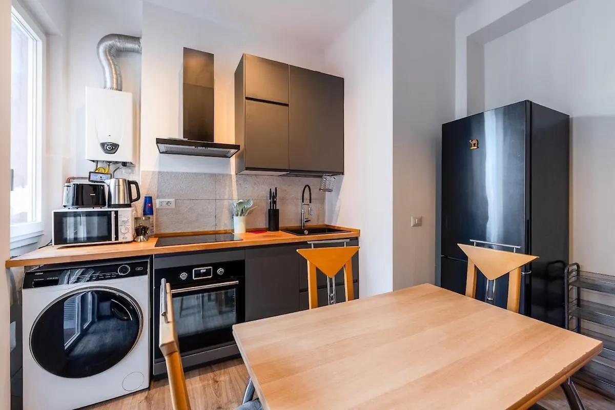 Spacious And Bright Apartment In Porta Vittoria 밀라노 0*,